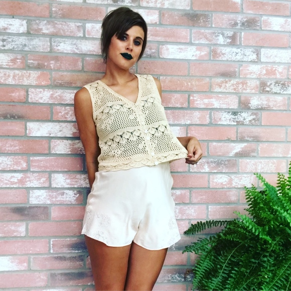 Ann Taylor Tops - ❌SOLD❌VTG Ann Taylor Crochet Doily Crop Top